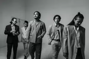 Komodifikasi, Single Terbaru .Feast yang Berbelok ke Earth-08