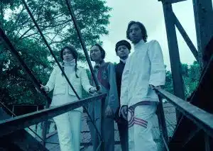 Pernyataan Kembalinya Heals Dengan Album Kedua, Emerald