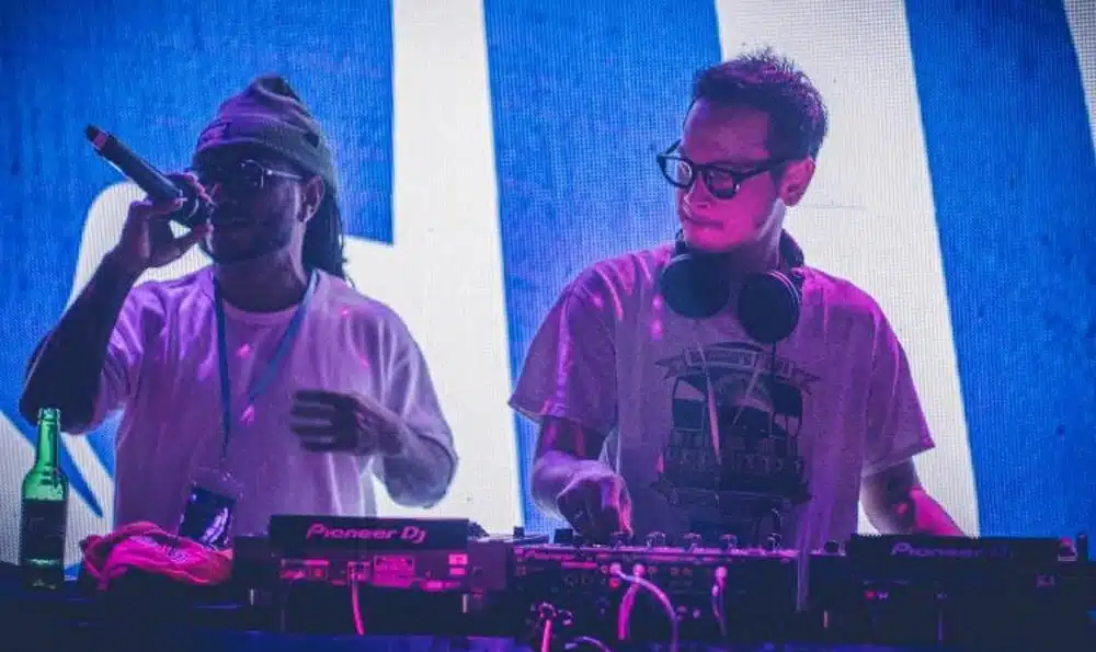 Duo musikal DUB Yella Sky Sound dan Dave Baransano