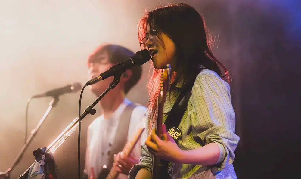 SE SO NEON live