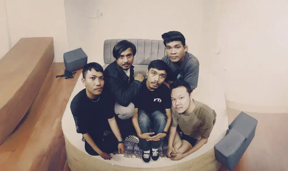 Band Means Tegal
