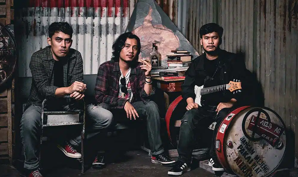 Band Raw Theory