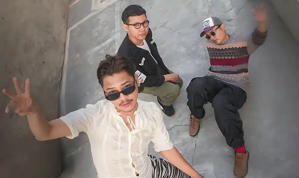 Band Adurusa single Love is Power