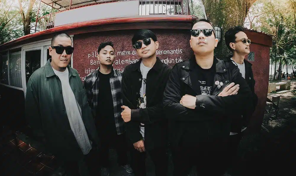 Band Chicken Shit Flower