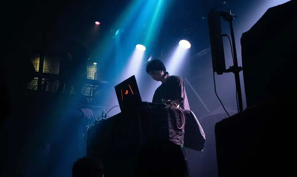Musisi elektronik Das Mörtal