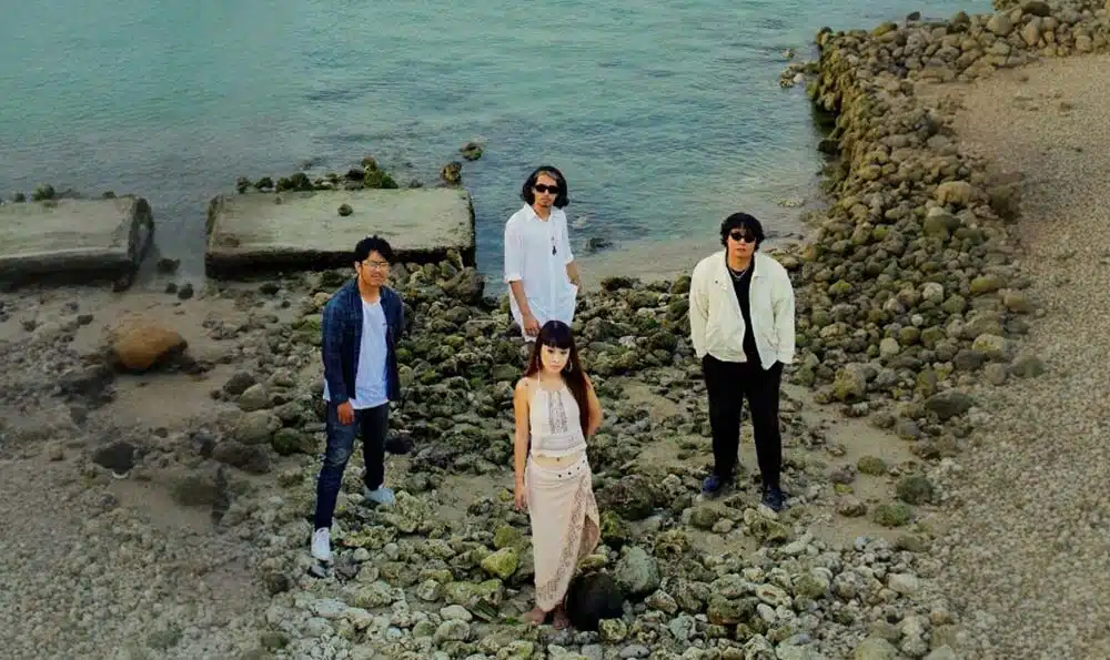 Band White Chambers