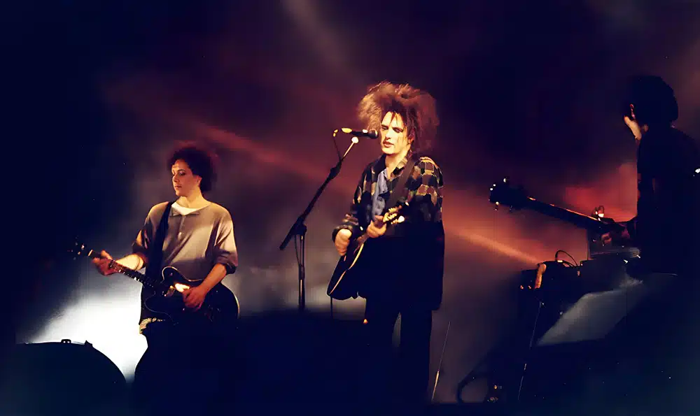 Perry Bamonte dan Robert Smith