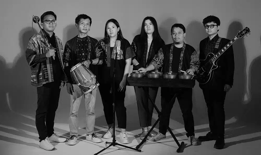 Daniel Dyonisius Dan Varnasvara single Wanita