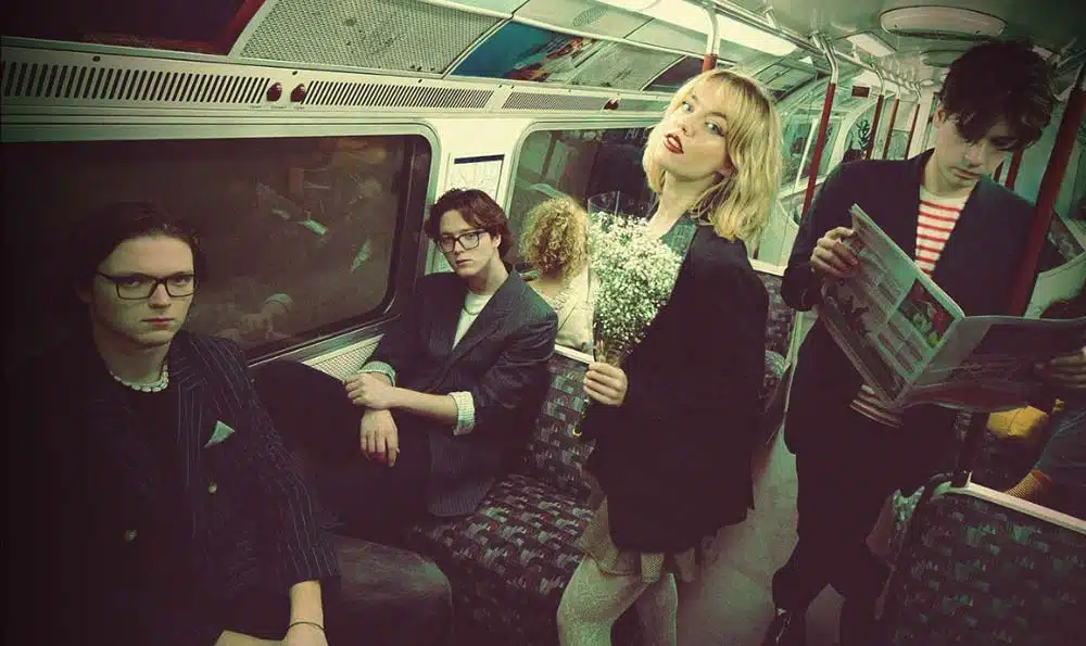 Gifthorse single Love Is a Landslide