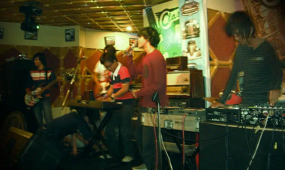 band Microbot Bali