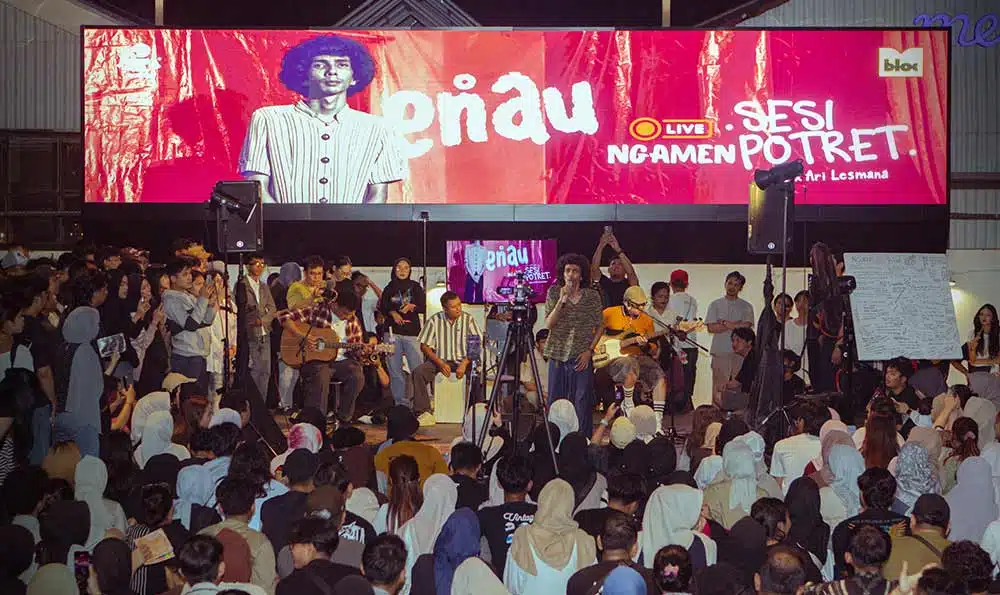 enai Ngamen Sesi Potret