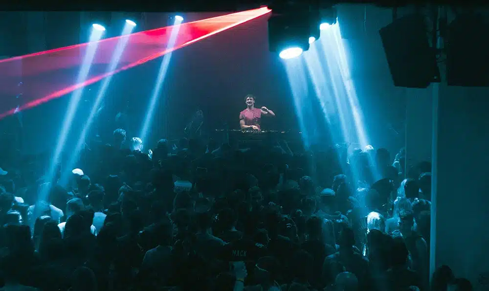DJ di salah satu klub di London