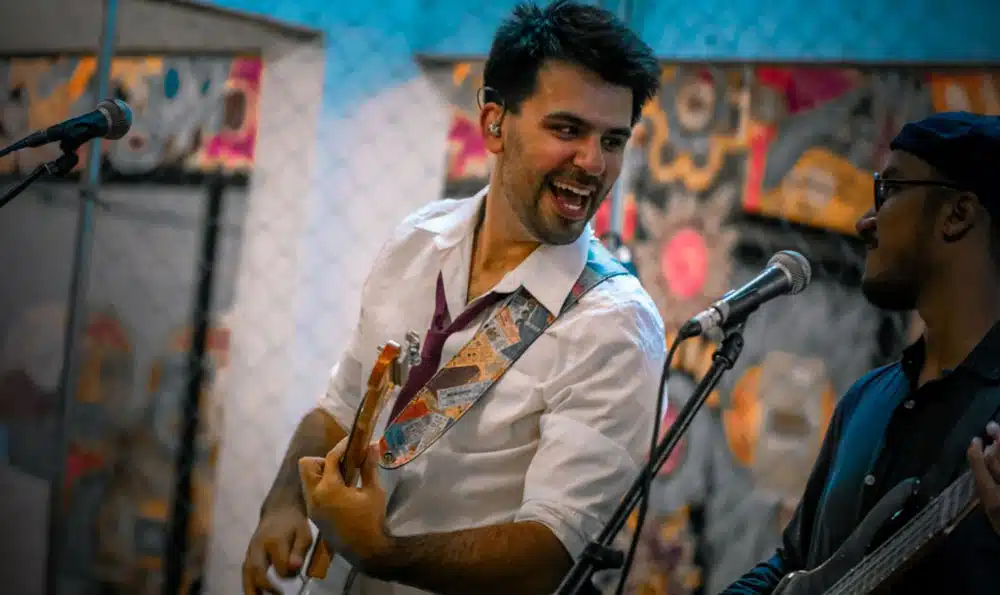 Musisi Josh Holmes