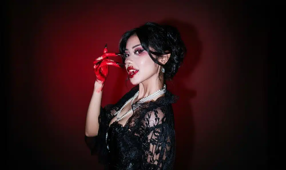 Penyanyi dan pencipta lagu Mindy Sabrina