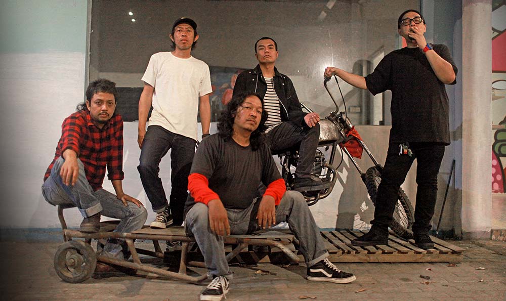 Band LGCB Surabaya